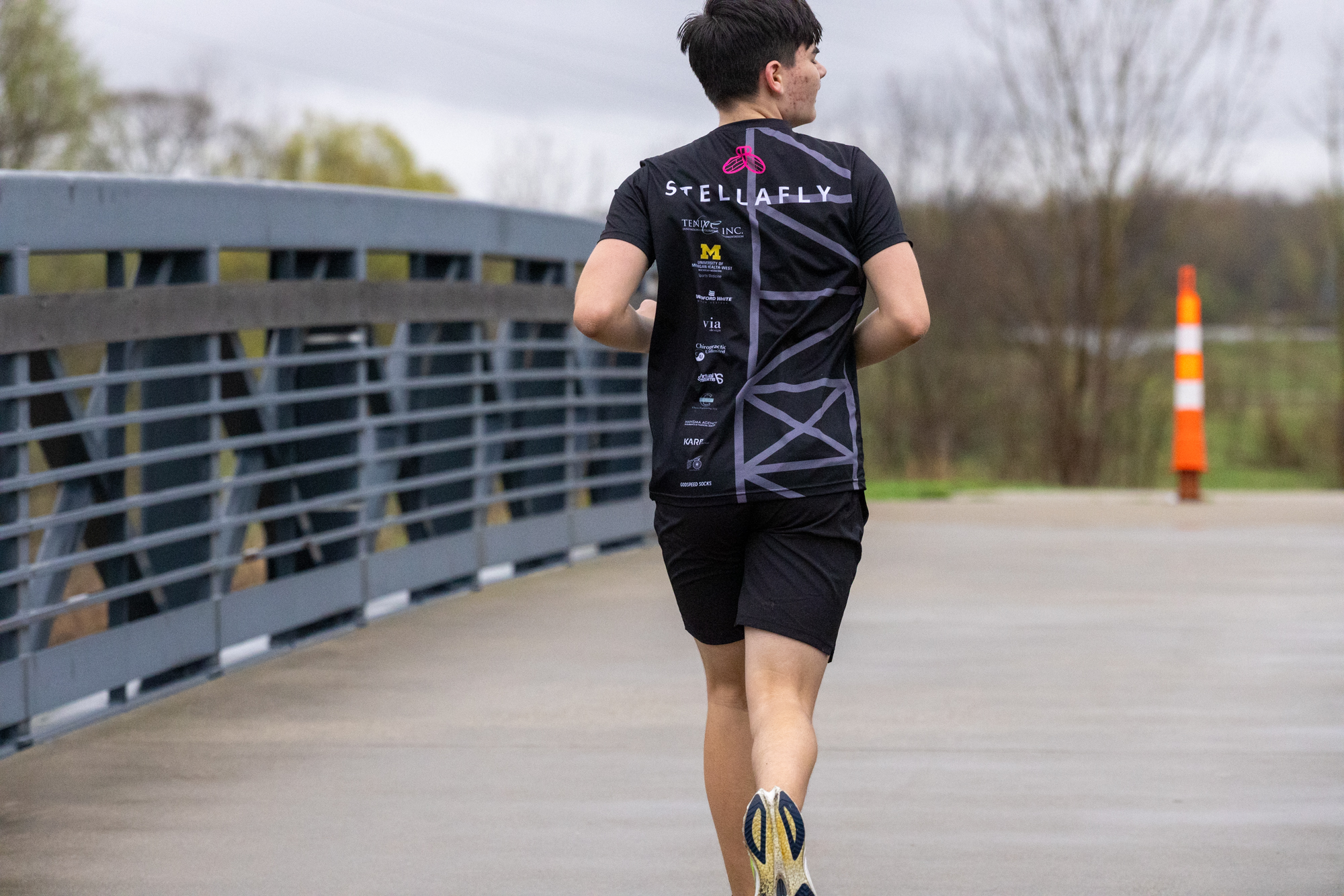 A StellaFly runner wearing the team jersey with sponsor marks visible on the back